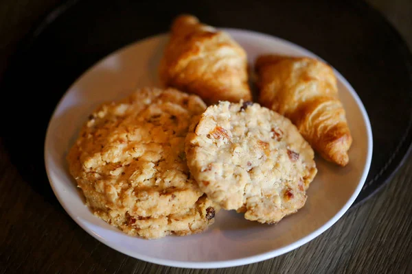 Foto de macro deliciosos croissants e biscoitos — Fotografia de Stock