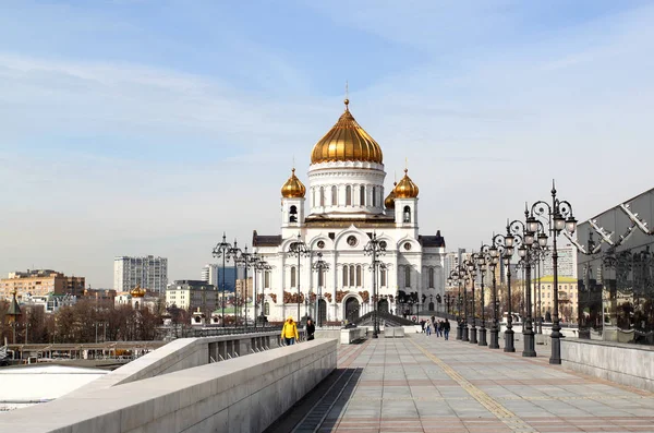 Photo of a beautiful landscape with the Cathedral of Christ the Savior — Stock Photo, Image