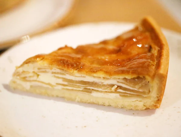 Фото яблочного пирога в кафе — стоковое фото