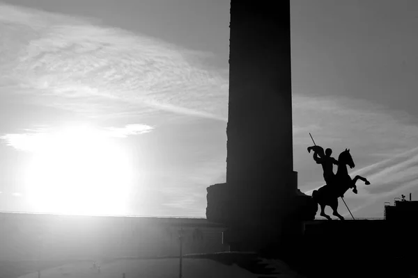 Photo of a heroic monument in Victory Park — Stock Photo, Image