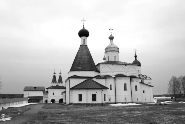 Foto belo mosteiro ortodoxo — Fotografia de Stock
