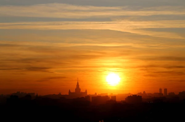 Фото розкішного заходу сонця згори в Москві. — стокове фото