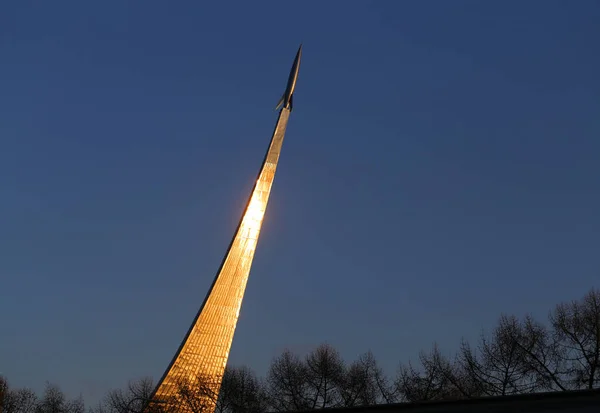 Beautiful photo of the rocket monument at VDNH in Moscow — Stock Photo, Image