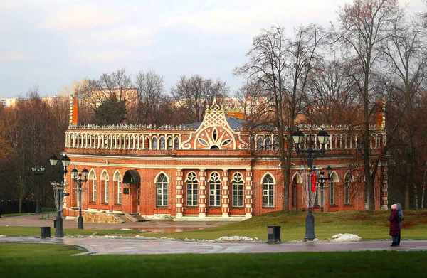 Photo of the Russian Palace in the Park — Stock Photo, Image