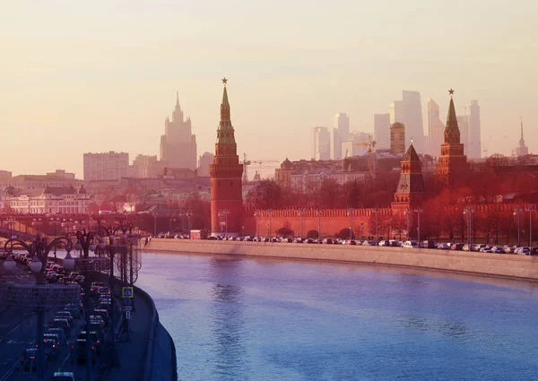 川とモスクワの景色の美しい写真 — ストック写真