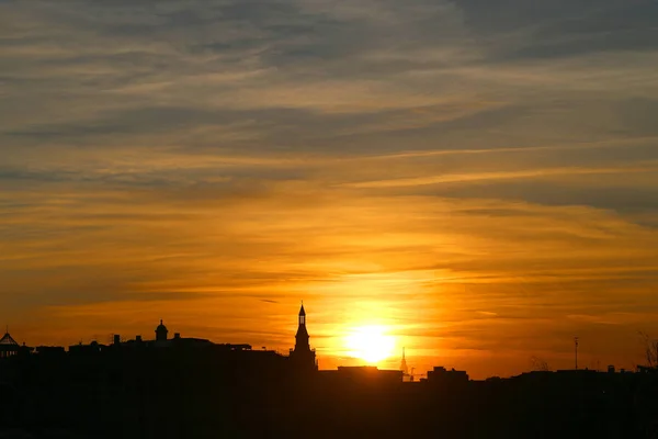 मॉस्को क्रेमलिन में आकाश सूर्यास्त की सुंदर तस्वीर — स्टॉक फ़ोटो, इमेज
