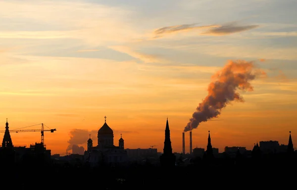 Belle photo du coucher de soleil du ciel dans le Kremlin de Moscou — Photo