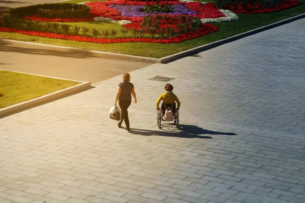 Photo of a woman in a wheelchair in the city — 스톡 사진