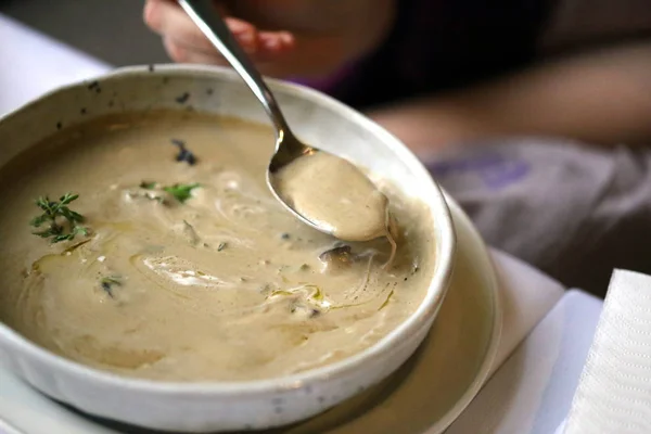 Фото макрос смачного грибного супу — стокове фото