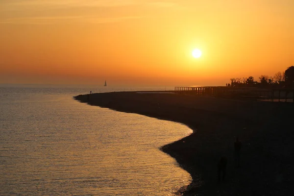 春の海沿岸の美しい夕日 — ストック写真