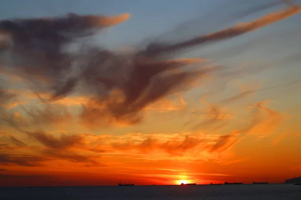 Prachtige Foto Van Een Heldere Zonsondergang Zee Een Zomerdag — Stockfoto