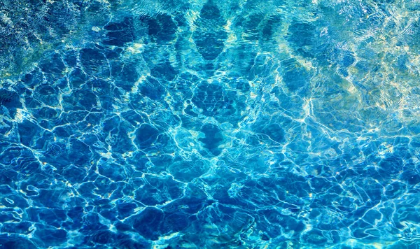 Makroaufnahme eines schönen transparenten Wassers — Stockfoto