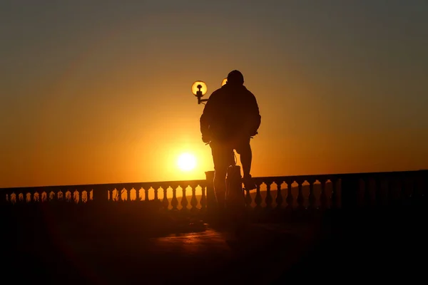 Photos Athletes Bicycles Sunset Sea Coast — Stock Photo, Image
