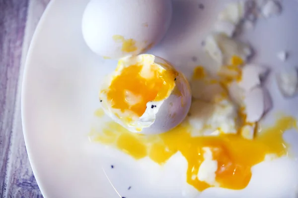 Fotos Deliciosos Huevos Plato Blanco —  Fotos de Stock