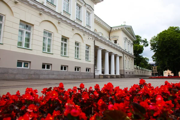 Palazzo Presidenziale (lituano: Prezidentura), situato nel centro storico di Vilnius in estate, è l'ufficio ufficiale e l'eventuale residenza ufficiale del Presidente della Lituania — Foto Stock