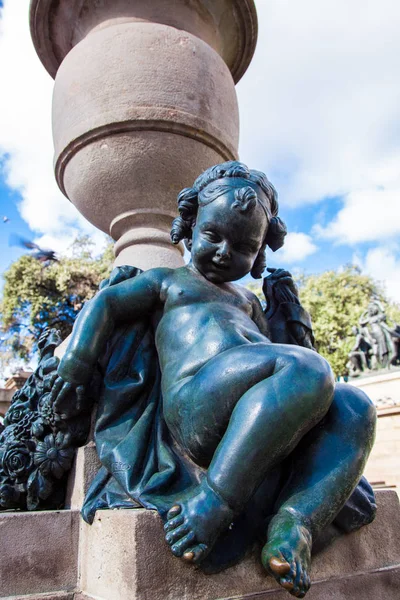 Рамбла Барселоні Статуї Скульптур Фонтанів — стокове фото