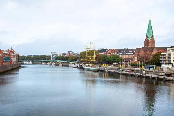 Bremen Almanya Ekim 2019 Şehrin Weser Nehrinin Eski Gemilerin Manzarası — Stok fotoğraf