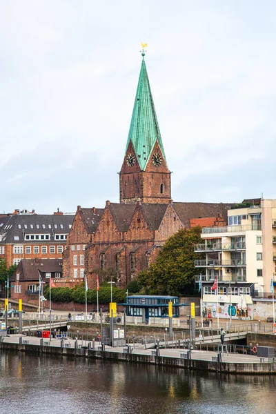 Bremen Německo Října 2019 Pohled Město Řeku Weser Staré Lodě — Stock fotografie