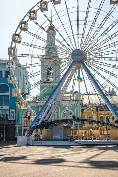 Plaza Kontraktova Kiev Atracción Para Los Turistas Rueda Fortuna —  Fotos de Stock