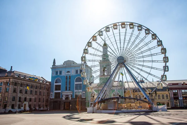 Plaza Kontraktova Kiev Atracción Para Los Turistas Rueda Fortuna —  Fotos de Stock