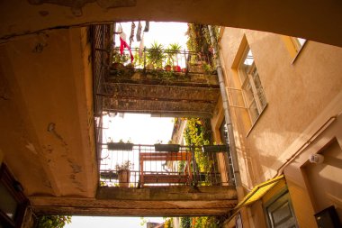 Vilnius iki bina arasındaki üzerine çiçekli rahat balkon
