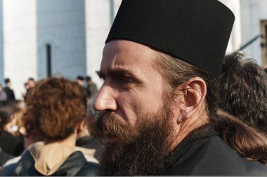 Sırp rahip bir alayı