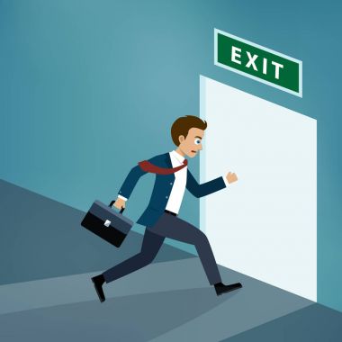 İşadamı kapı çıkmak için çalışır.