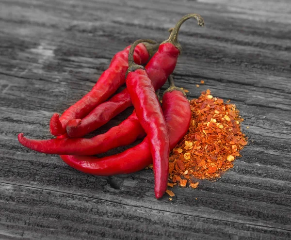 Chilli papričky s chilli vloček — Stock fotografie