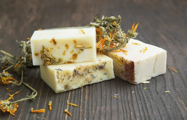 Natural homemade soaps with calendula flowers — Stock Photo, Image