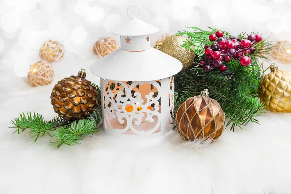 Linterna de Navidad con decoraciones —  Fotos de Stock