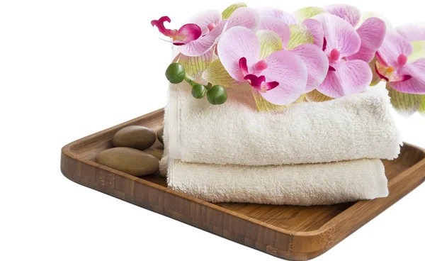 Ambiente de spa con flor de orquídea y toallas — Foto de Stock