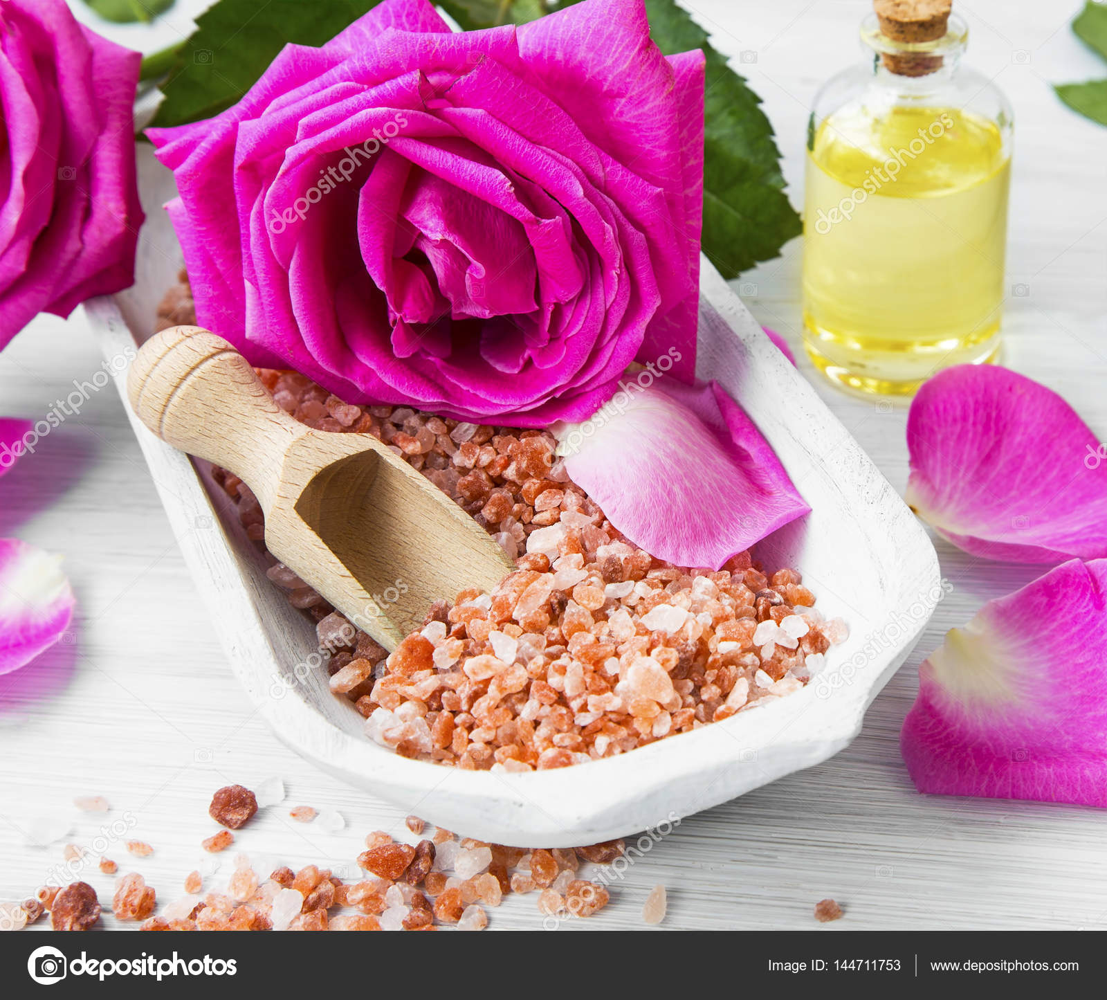 Regolazione della stazione termale Rose con sale da bagno, i fiori ... Regolazione della stazione termale Rose con sale da bagno, i fiori ...