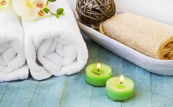 Spa still life with towels and candles — Stock Photo, Image