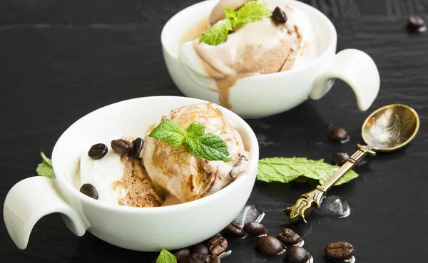 Vanilla and coffee ice cream scoops with mint leaves in white cu — Stock Photo, Image