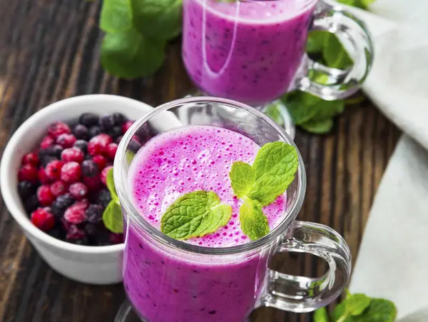 Berries smoothies with raspberries, balck currants, red berries, — Stock Photo, Image
