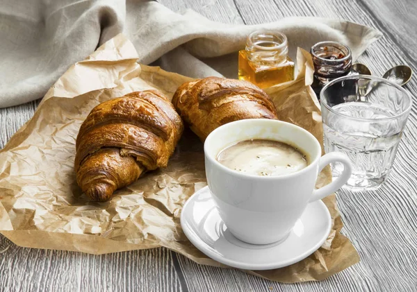 Coffee cup with croissants for breakfast meal.Morning coffee — Stock Photo, Image