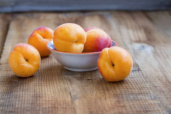 Apricots fruits in a bowl — Stock Photo, Image