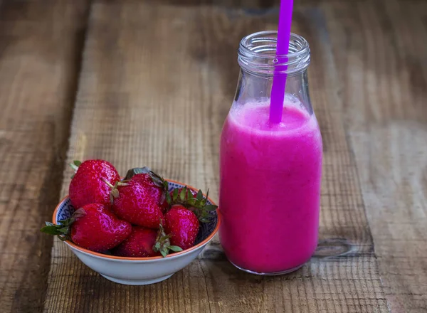 Strawberry smoothie fruits — Stock Photo, Image