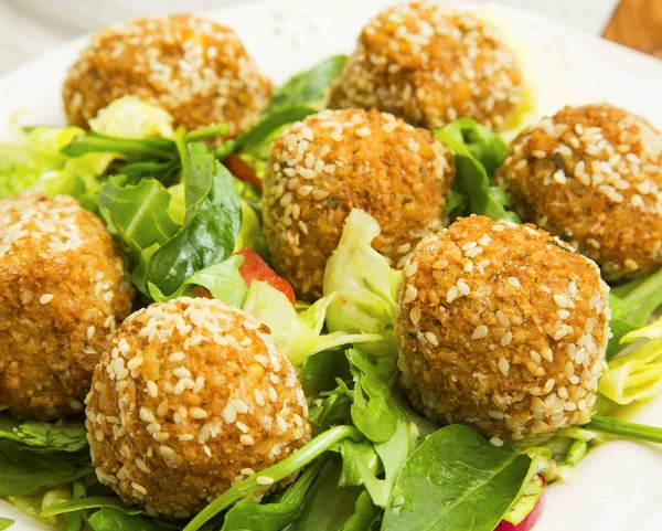 Falafel chickpeas balls with sesame seeds and salad — Stock Photo, Image
