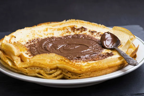 Crepes with chocolate sauce — Stock Photo, Image