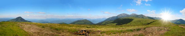 Горный панорамный пейзаж — стоковое фото