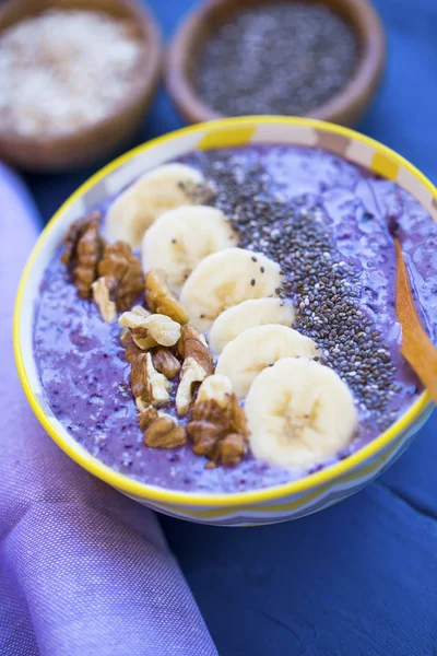 Smoothie bowl with blueberries, nuts , bananas and chia seeds, h — Stock Photo, Image