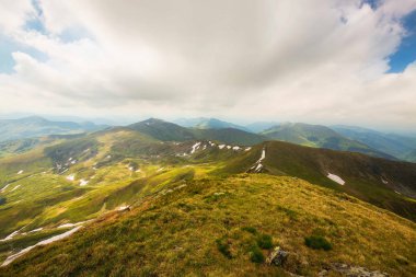 Görkemli dramatik dağ zinciri manzara 