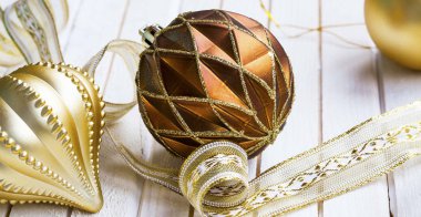 Festival altın Noel süsleri