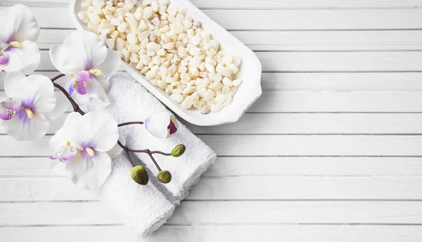 SPA setting with orchid flower and bath salt — Stock Photo, Image