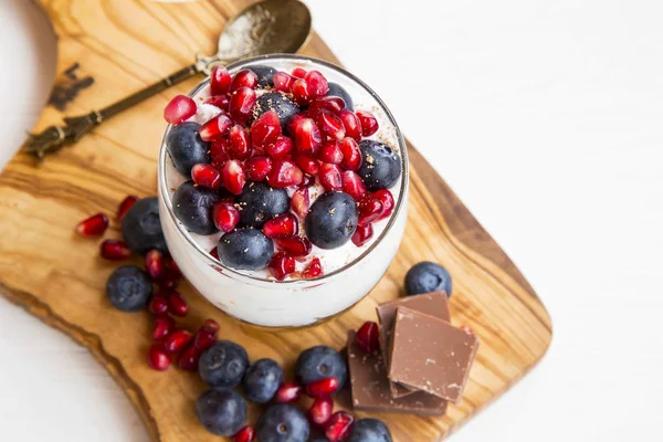 Tiramisu dessert in glass with pomegranate and blueberries — Stock Photo, Image