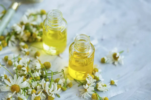 Aceite de manzanilla —  Fotos de Stock