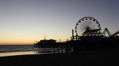 Zaman atlamalı Santa Monica pier üzerine 