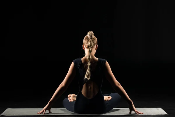 Woman sitting in lotus position — Stock Photo, Image