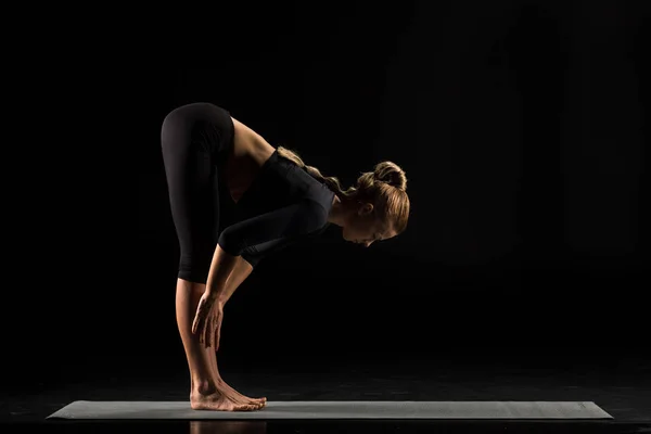 Woman stretching legs — Stock Photo, Image